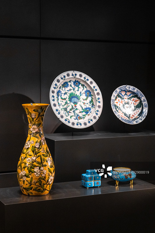 阿联酋阿布扎比卢浮宫馆藏瓷器图片素材