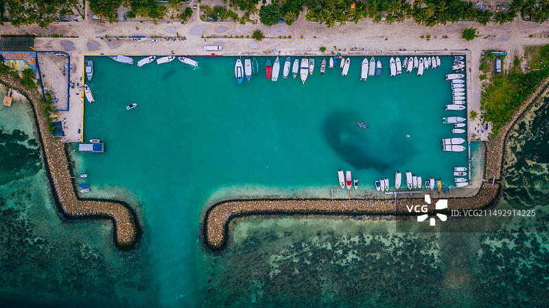 航拍马尔代夫Maafushi居民岛图片素材
