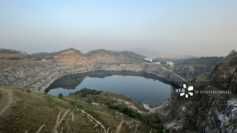 广州油麻山石牙顶天坑图片素材