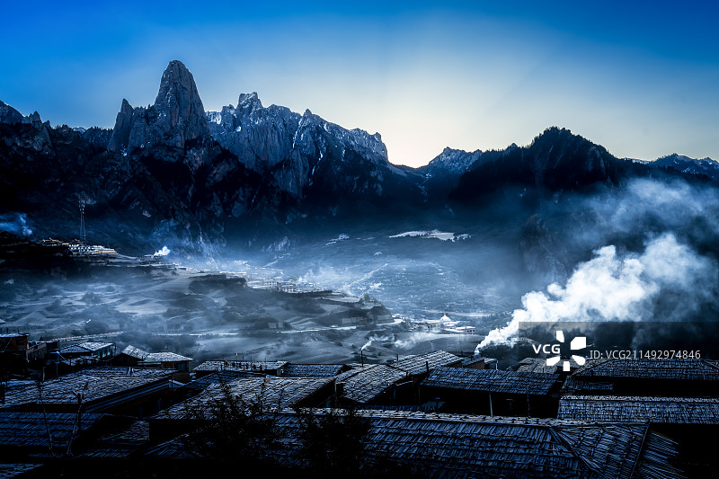 《扎尕那的晨曦》图片素材