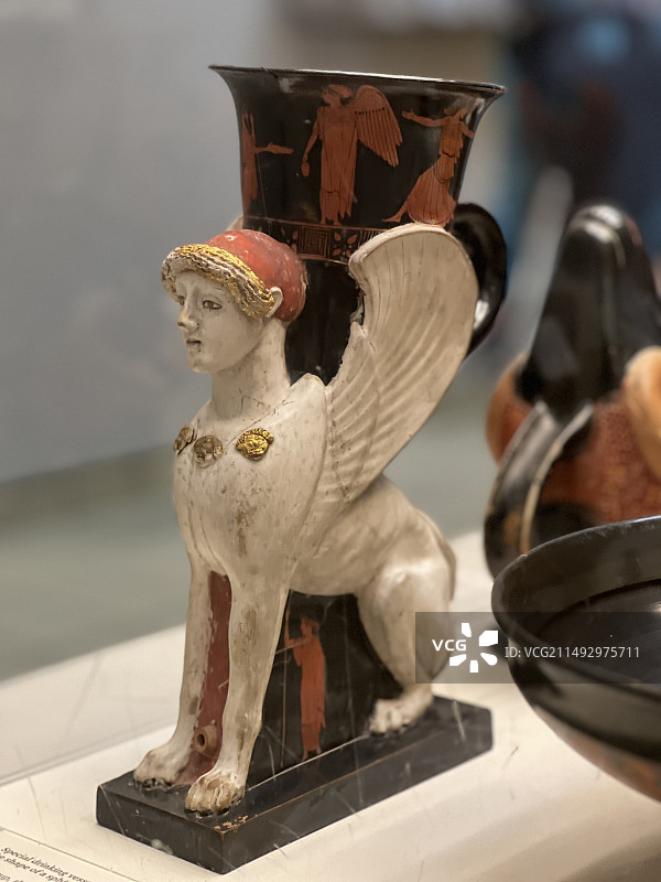 大英博物馆-狮身人面像形状的特殊饮水容器·希腊·470BC图片素材