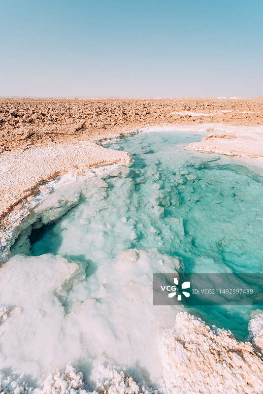 埃及锡瓦绿洲的盐湖图片素材