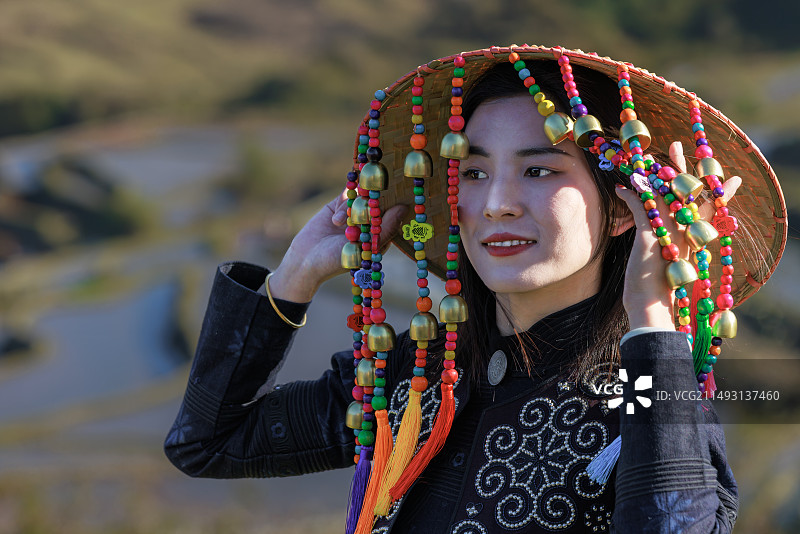 哈尼少妇图片素材