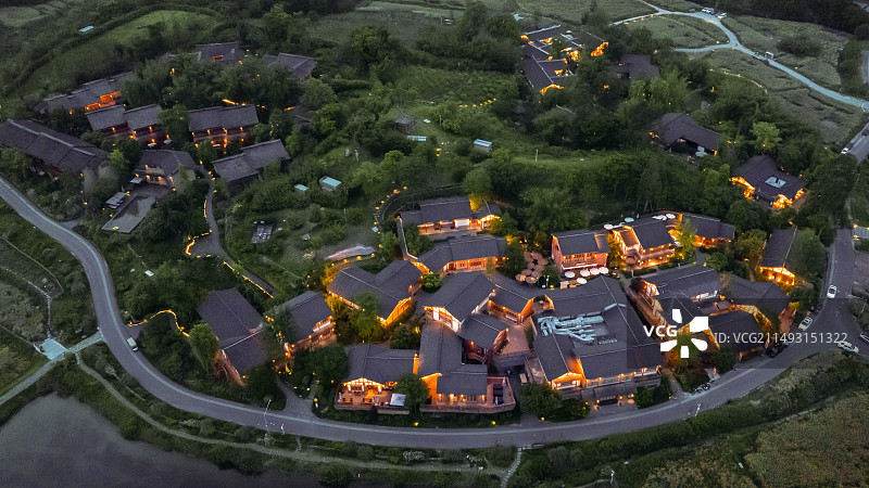 川西传统民居特色村落——四川成都天府新区官塘村夜景图片素材