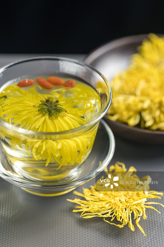 具有清肝明目功效的菊花茶特写图片素材