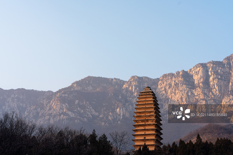 龙年春节河南郑州登封中岳嵩山太室山大法王寺塔图片素材