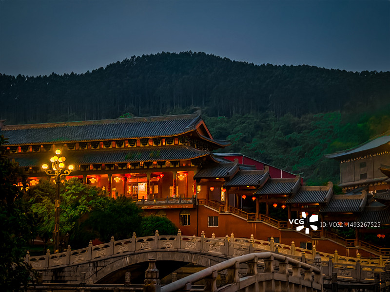 夜色中的万佛寺图片素材