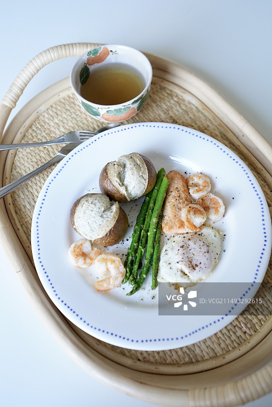 桌上早餐的高角度视图图片素材