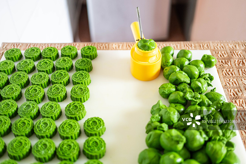 新鲜绿色美食糕点艾草饼图片素材