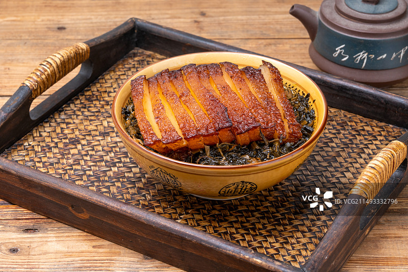 梅菜扣肉，中餐菜品蒸五花肉图片素材