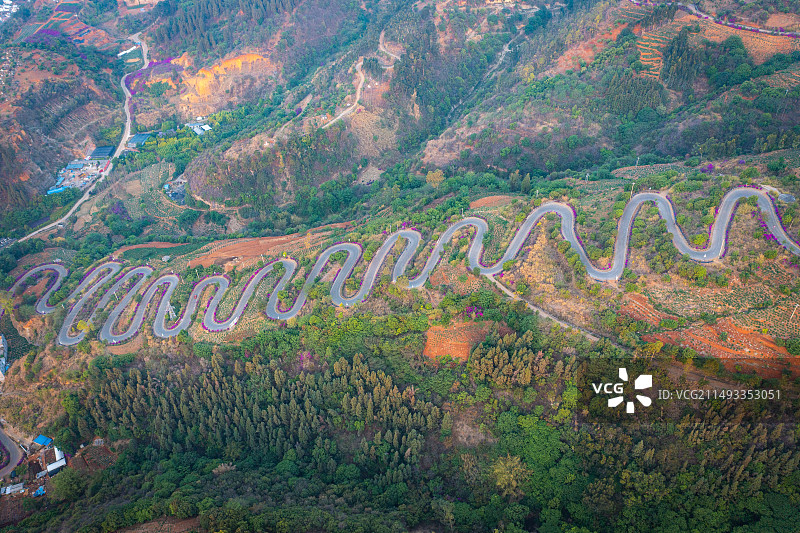 航拍云南昆明宜良县68道拐图片素材