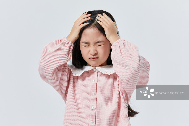 儿童，女孩，8至9岁，小学生，压力，头痛图片素材