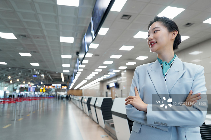 机场空姐与地勤服务员图片素材