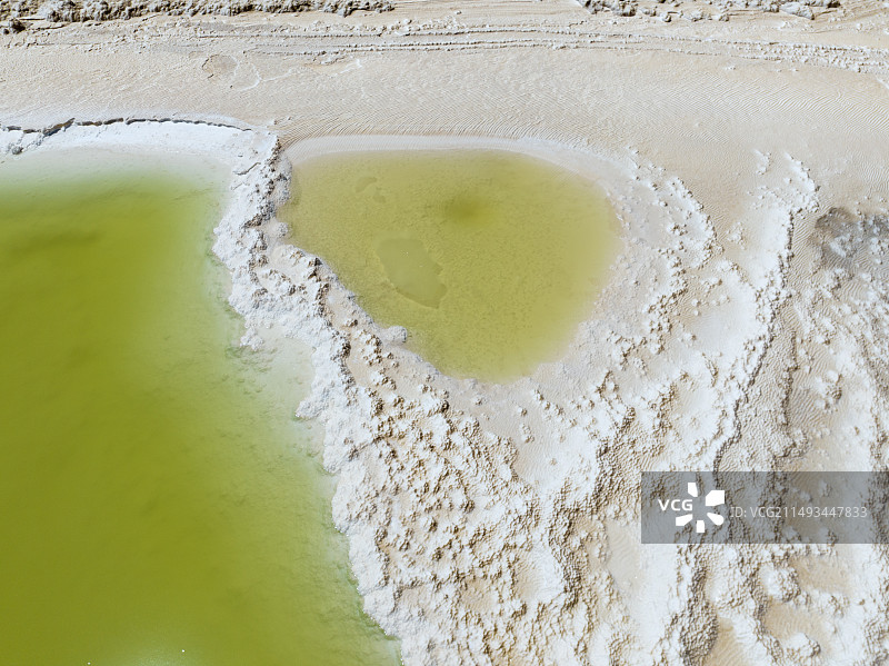 航拍青海省海西蒙古族自治州格尔木市察尔汗盐湖户外风光图片素材