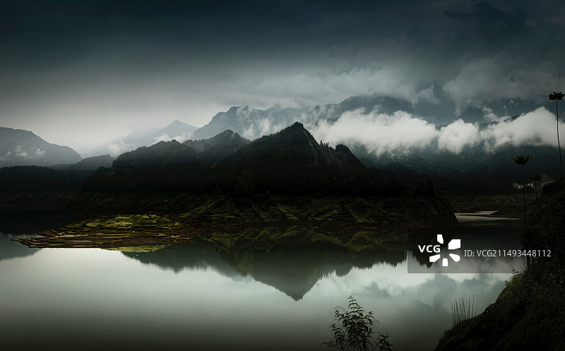 烟雨雅女湖图片素材
