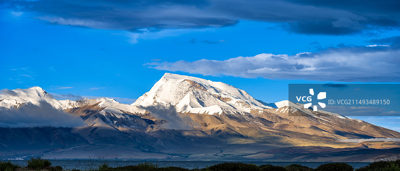 西藏纳木纳尼峰峰的日出图片素材