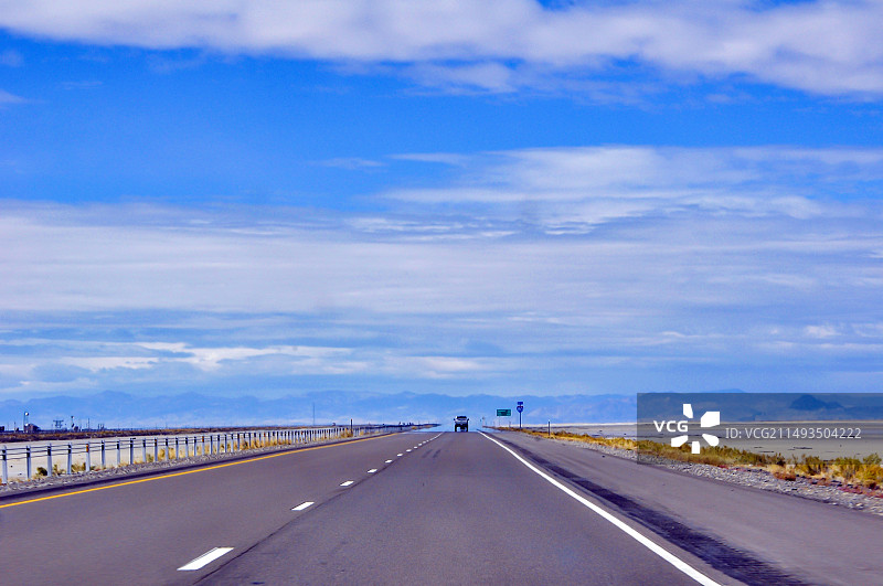 天空 公路 天际线 小车图片素材