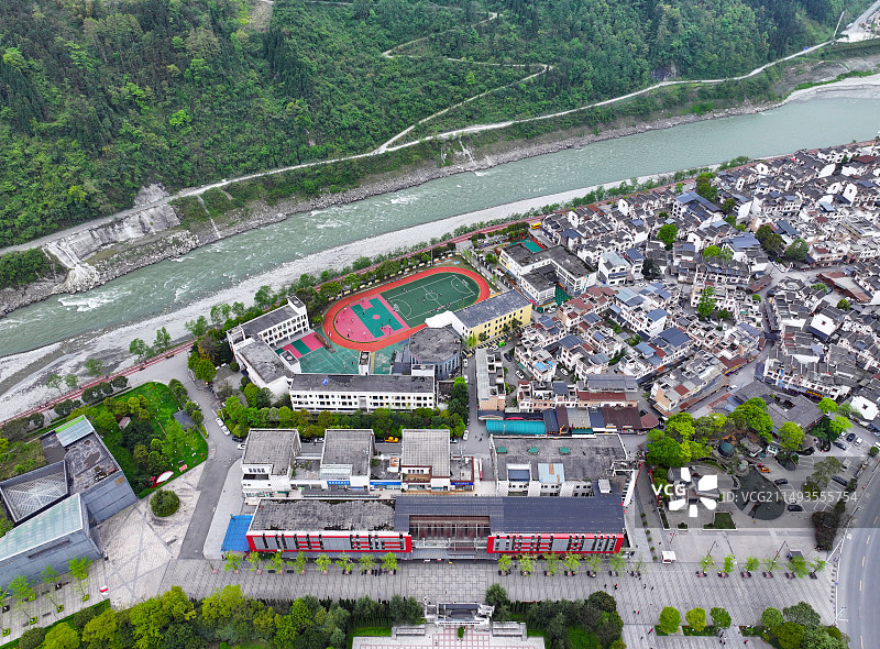 四川省阿坝藏族羌族自治州映秀镇汶川特别旅游区漩口中学遗址航拍图片素材