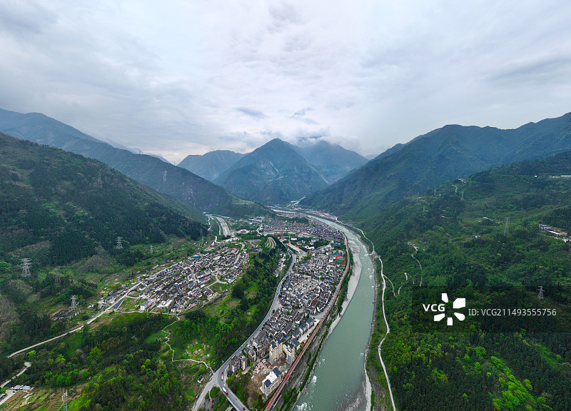 四川省阿坝藏族羌族自治州映秀镇汶川特别旅游区漩口中学遗址航拍图片素材