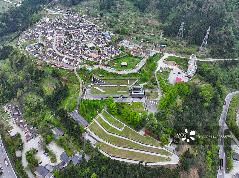 四川省阿坝藏族羌族自治州映秀镇汶川特别旅游区漩口中学遗址航拍图片素材