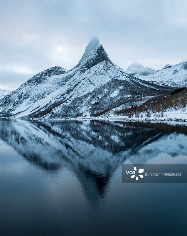 挪威stetind山风光图片素材