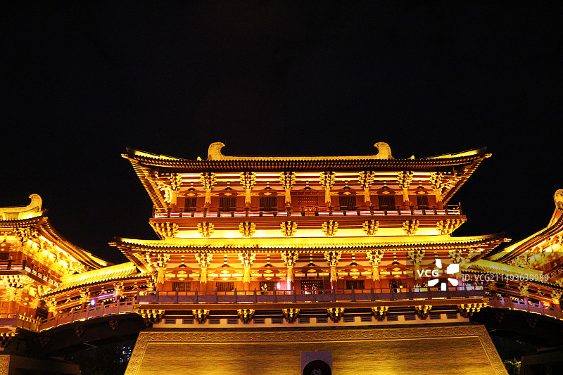 河南洛阳的九州池瑶光殿夜景图片素材