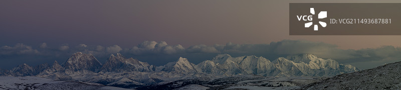 云绕贡嘎图片素材