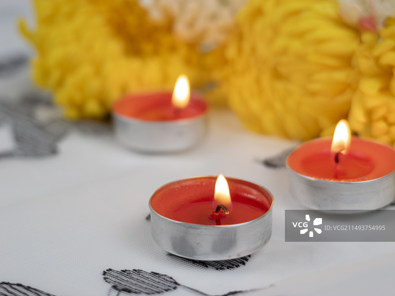 清明悼念菊花蜡烛公祭日图片素材