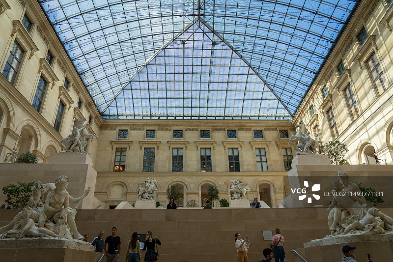 卢浮宫内-1图片素材