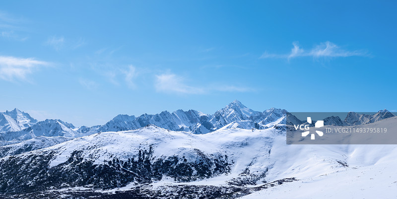 四川岷山主峰雪宝顶及雪山图片素材