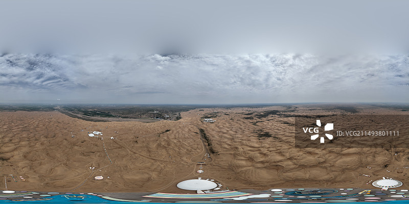 航拍夏季的内蒙古响沙湾旅游区莲花酒店图片素材