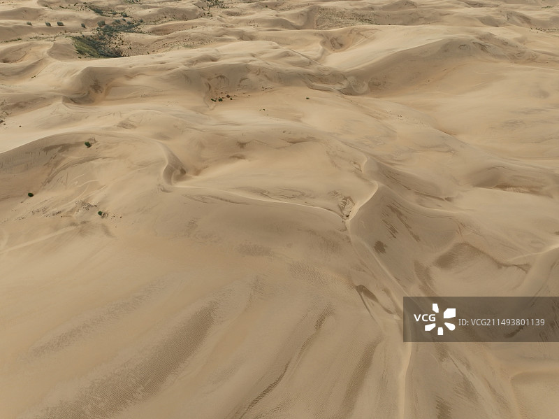 航拍夏季的内蒙古响沙湾旅游区莲花酒店图片素材