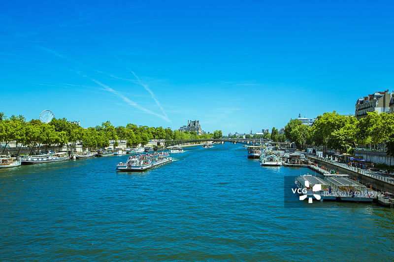 法国巴黎塞纳河畔的风光图片素材