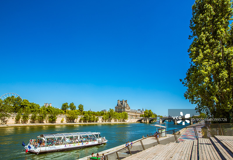 法国巴黎塞纳河畔的风光图片素材