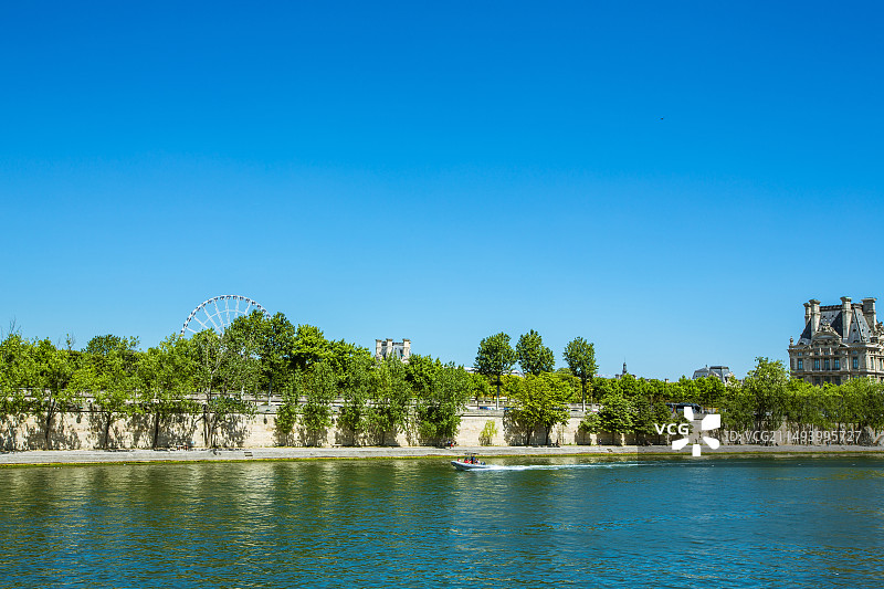 法国巴黎塞纳河畔的风光图片素材
