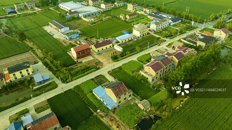 俯视春天里的新农村villager图片素材