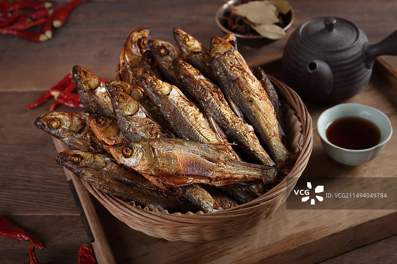 熏鱼干小鱼河鱼干辣小鱼干图片素材