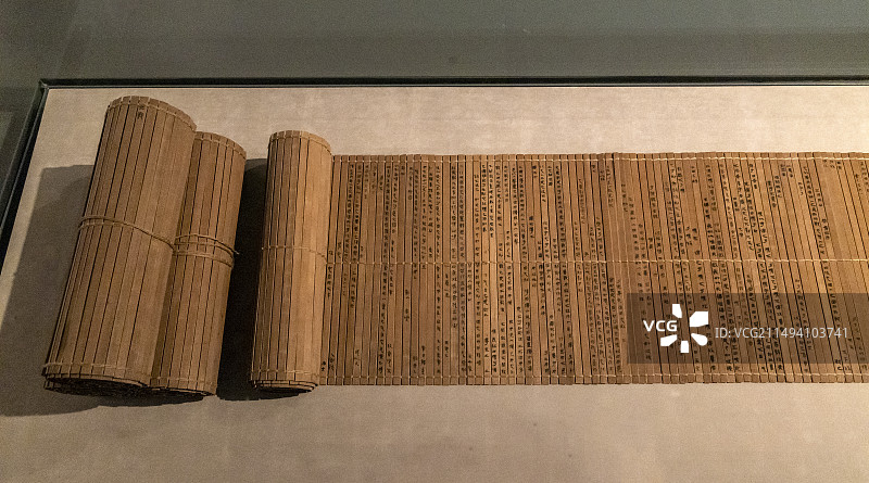 山东省临沂市银雀山汉墓竹简博物馆：《孙子兵法》竹简（仿制品，银雀山汉墓竹简博物馆藏）图片素材