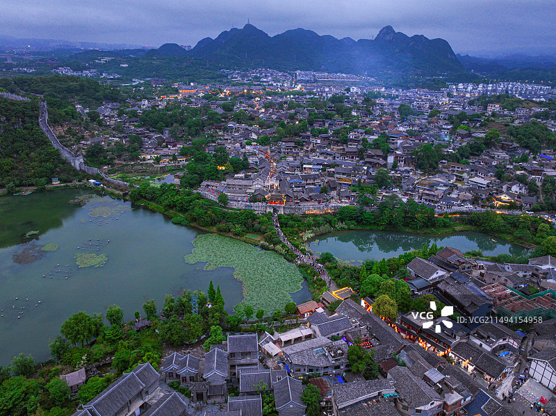俯瞰贵阳惟一AAAAA景区青岩古镇五一长假风景图片素材