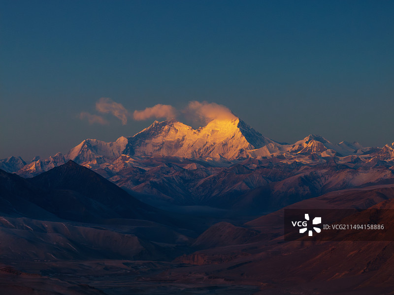 珠穆朗玛峰与洛子峰东坡的日出图片素材