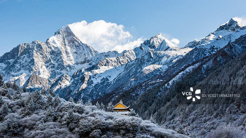 雪后初晴的四姑娘山图片素材