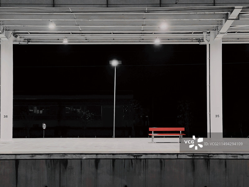 午夜站台图片素材