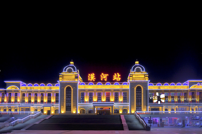 漠河火车站白天和夜景图片素材