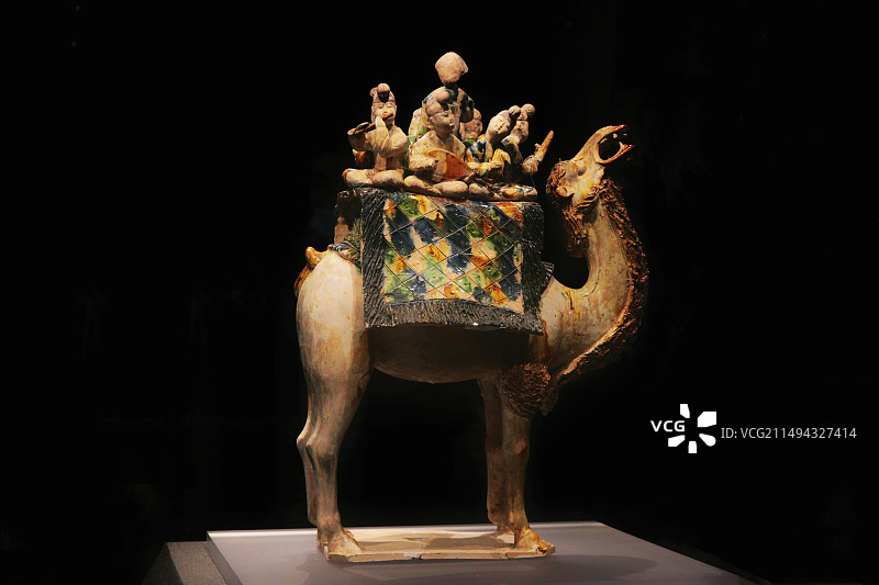 陕西历史博物馆的唐三彩载乐骆驼俑图片素材