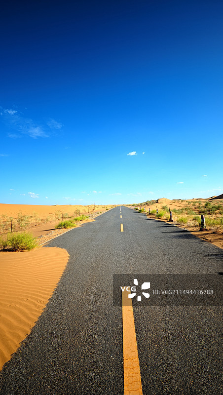 沙漠的路图片素材
