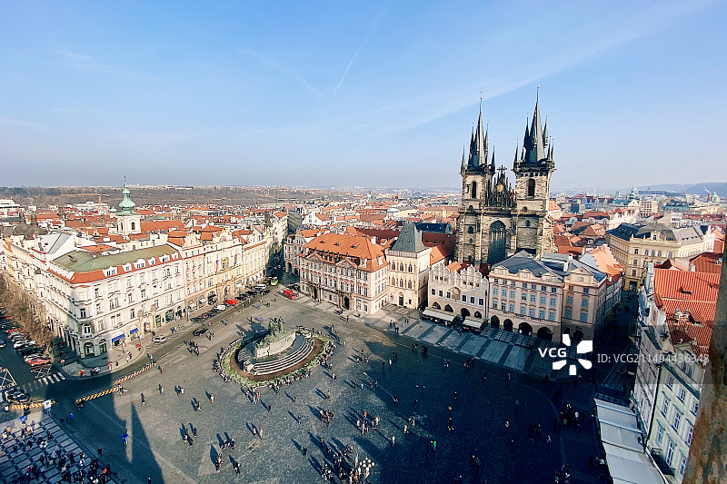 欧洲捷克布拉格老城广场俯瞰鸟瞰高视角 布拉格提恩教堂 哥特式巴洛克式建筑图片素材