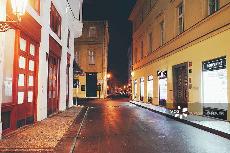 欧洲捷克布拉格老城街道夜景图片素材