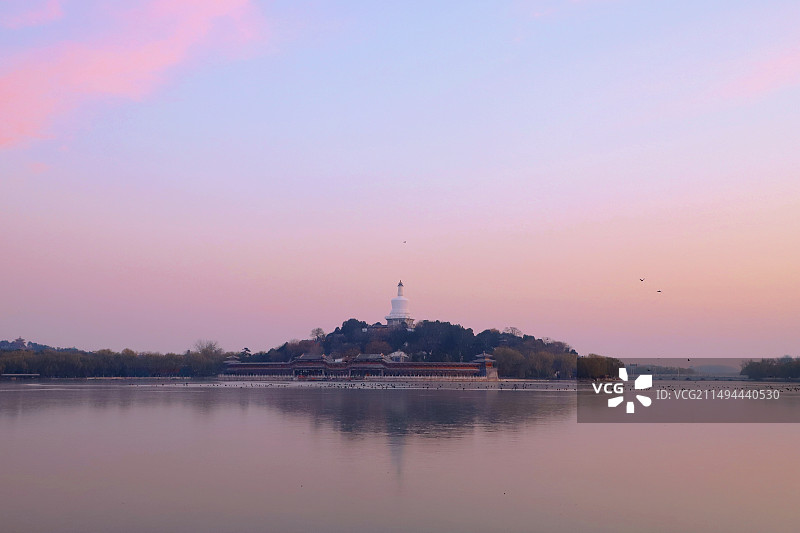 北海公园白塔夕阳图片素材