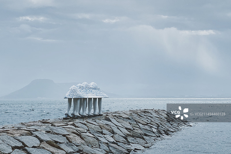 日本四国高松濑户内海男木岛海边艺术装置步行方舟图片素材