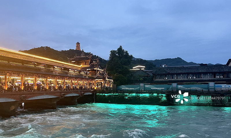 成都都江堰南桥夜景图片素材